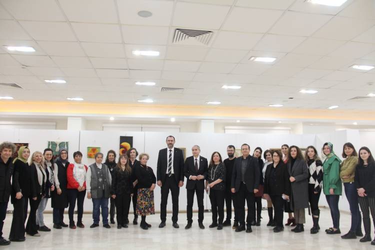 Kadın&Renk; Konulu Sergi SAÜ Sanat Tasarım ve Mimarlık Fakültesi Sanat Galerisi’nde Açıldı.